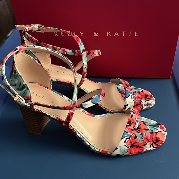Women’s Kelly and Katie Res Multi Watercolor Print 3” Heels New in Box - Picture 2 of 5